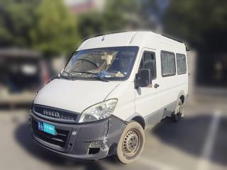 依維柯依維柯褒迪2017款 2.5T經(jīng)典A32客車中頂6-7座47Z5