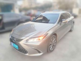 雷克薩斯雷克薩斯ES2021款 300h 卓越版