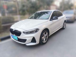 宝马宝马1系2022款 120i M运动曜夜版