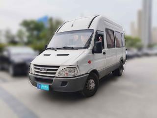 依維柯依維柯褒迪2017款 2.5T經典A37客車高頂7座47Z5