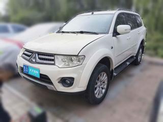 三菱帕杰罗·劲畅2013款 3.0L 自动两驱豪华版