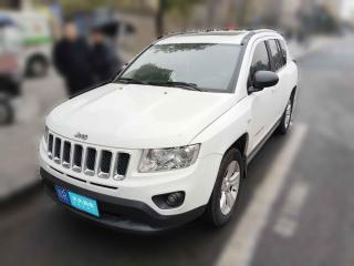Jeep指南者2012款 2.4L 四驱运动版