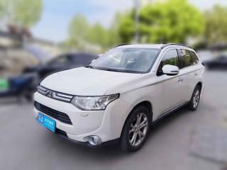 三菱欧蓝德2013款 2.4L 四驱豪华导航版 5座