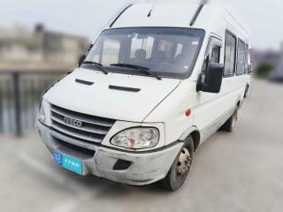 依維柯依維柯褒迪2017款 2.5T經典A37客車高頂7座47Z5