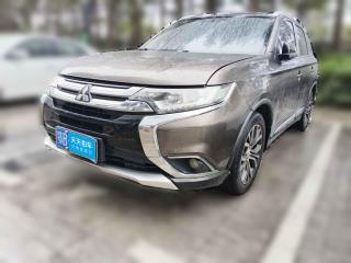 三菱欧蓝德2018款 2.0L 两驱荣耀版 5座