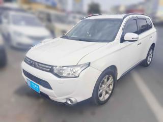 三菱欧蓝德2013款 2.4L 四驱豪华导航版 5座