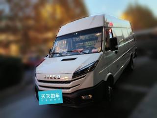 依维柯依维柯得意2023款 2.8T V40厢式运输车长轴中顶双胎手动门2-3座