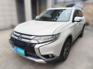 三菱欧蓝德2018款 2.4L 四驱尊贵版 7座