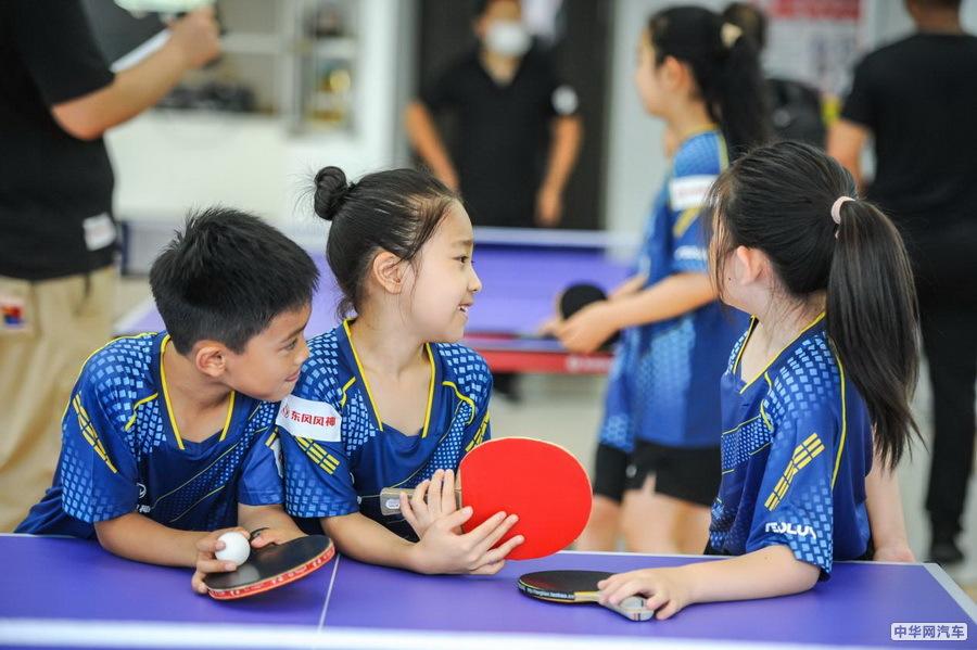 国球国车一起炫 风神携国乒公益直播乒乓技艺 国球国车一起炫 风神携国乒公益直播乒乓技艺