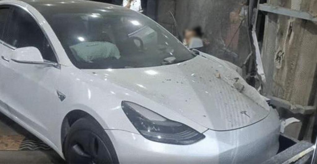 重庆再现特斯拉Model 3失控 车主讨说法未果 重庆再现特斯拉Model 3失控 车主讨说法未果