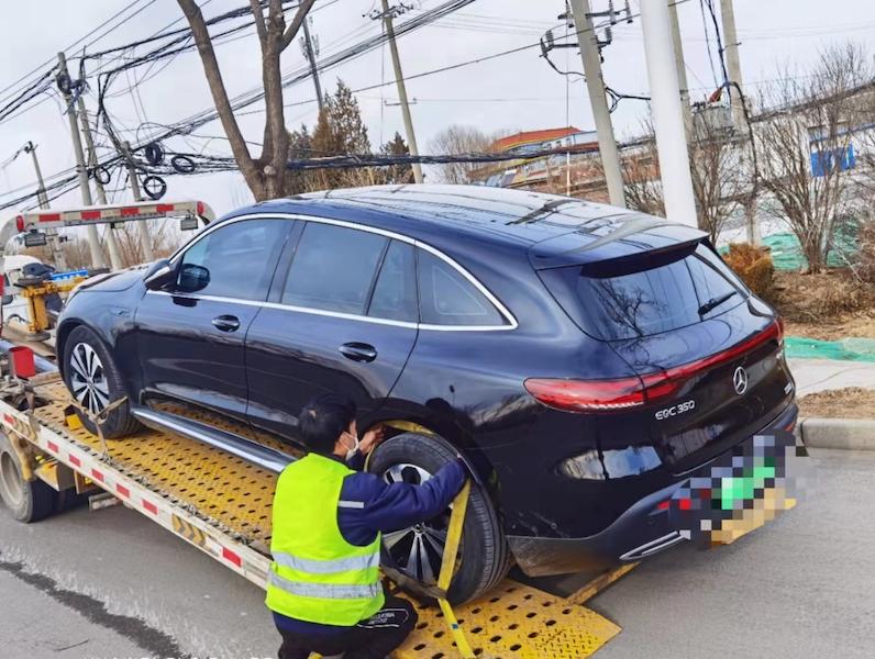 50万买奔驰半年趴窝两次!车主:退车还要赔7万 50万买奔驰半年趴窝两次!车主:退车还要赔7万