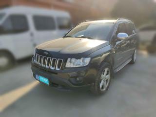 Jeep指南者2011款2.4L四驅(qū)豪華導(dǎo)航版