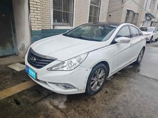 現(xiàn)代索納塔2014款2.0L自動(dòng)豪華版