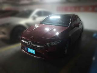 奔馳奔馳A級(jí)2020款改款A(yù)200L運(yùn)動(dòng)轎車(chē)時(shí)尚型