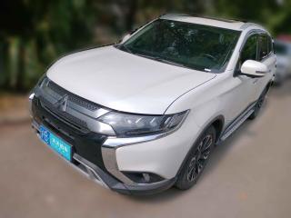 三菱欧蓝德2019款 2.4L 四驱致享版 7座 国VI