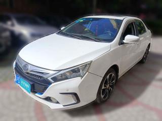 比亞迪秦新能源2015款1.5T雙冠旗艦Plus版