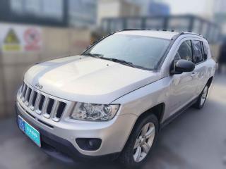 Jeep指南者2011款 2.0L 两驱运动版