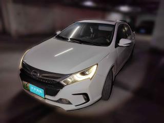 比亞迪秦新能源2015款1.5T雙冠旗艦Plus版