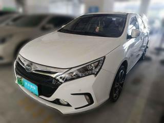 比亚迪秦新能源2015款1.5T双冠旗舰版