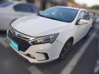 比亞迪秦新能源2015款1.5T雙冠旗艦版