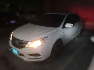 比亚迪速锐2015款1.5L手动豪华型