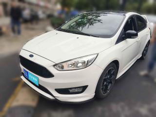 福特福克斯2017款 1.5T CTCC 白黑限量版