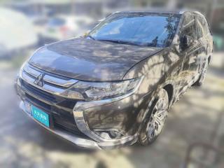 三菱欧蓝德2018款 2.0L 两驱荣耀版 5座