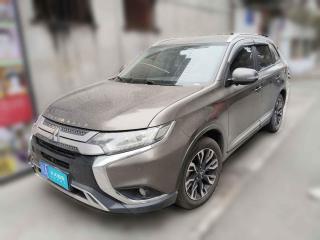 三菱欧蓝德2020款 2.0L 两驱畅享版 5座