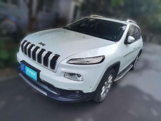 Jeep自由光2017款2.0L優(yōu)越版