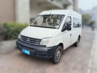 上汽大通MAXUS新途V802014款 2.5T 傲運通短軸中頂