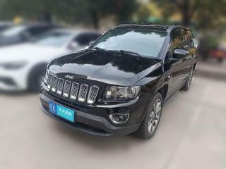 Jeep指南者2015款2.0L兩驅(qū)豪華版