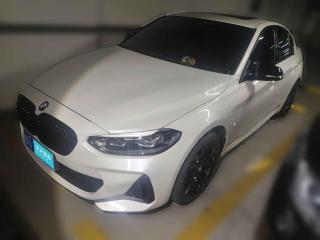 宝马宝马1系2022款 125i M运动曜夜版