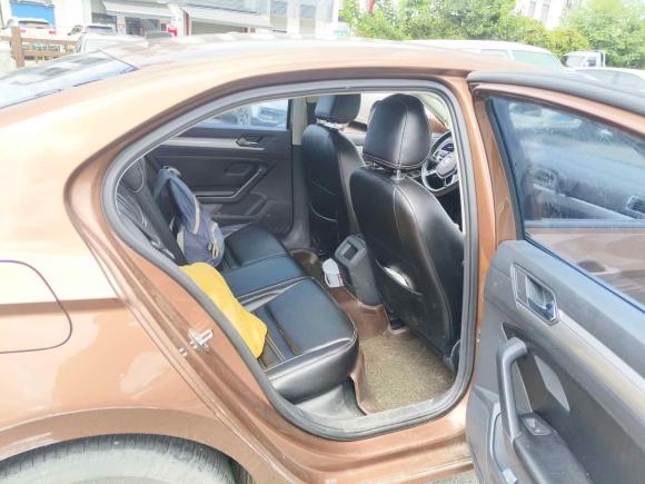 [上海·粤S] 二手大众凌渡2015款 230TSI DSG风尚版