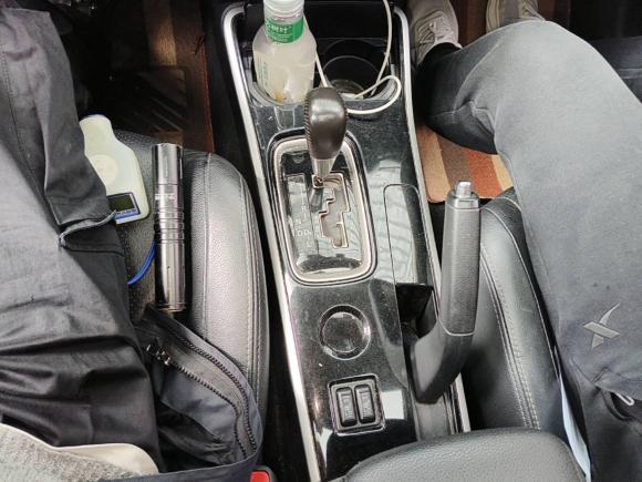 [深圳·鄂B] 二手三菱欧蓝德2018款 2.0L 两驱荣耀版 5座