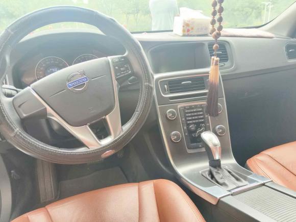 [无锡·苏B] 二手沃尔沃沃尔沃V602013款 T5 舒适版