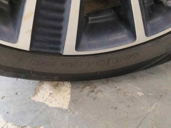 [南昌·赣A] 二手荣威荣威Ei52019款 智联旗舰版