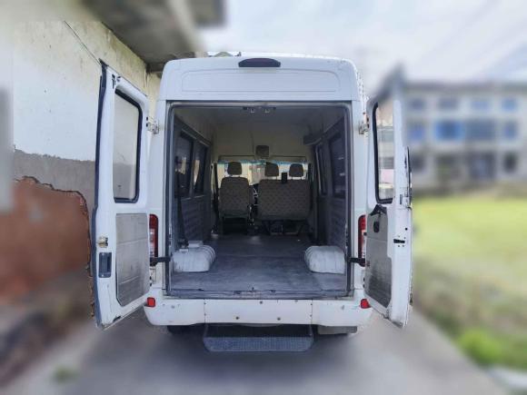 [无锡·苏D] 二手依维柯依维柯褒迪2017款 3.0T尊享A37客车高顶6-7座F1CE34818