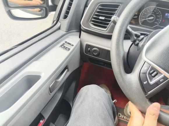 [杭州·浙A] 二手上汽大通MAXUS新途V802023款 2.0T AMT经典傲运通长轴中顶6/7/8/9座