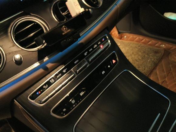 [广州·粤E] 二手奔驰奔驰E级2021款 E 300 L 运动豪华型