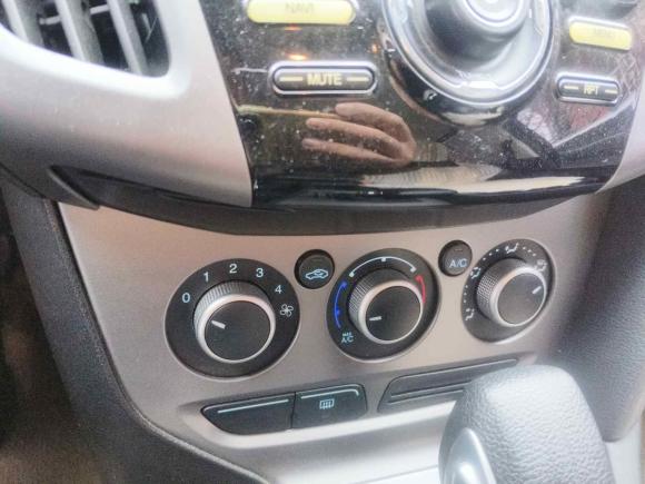 [杭州·浙A] 二手福特福克斯2012款 两厢 1.6L 自动舒适型