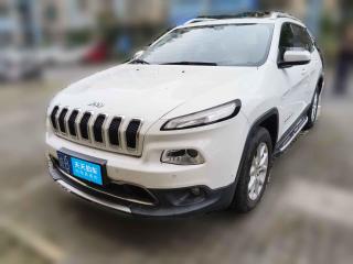 Jeep自由光2016款 2.4L 专业版 Jeep自由光2016款 2.4L 专业版
