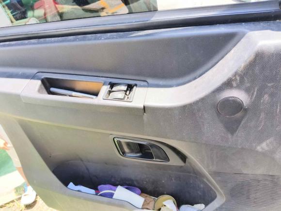 [上海·沪G] 二手依维柯依维柯得意2023款 2.5T V35厢式运输车短轴中顶单胎侧拉门2-3座