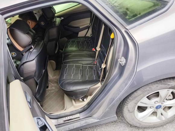 [广州·粤A] 二手福特福克斯2012款 三厢 1.6L 自动风尚型