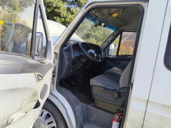 [宁波·浙B] 二手依维柯依维柯褒迪2017款 2.5T经典A32客车中顶6-7座47Z5