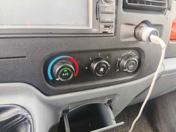 [上海·沪M] 二手福特新世代全顺2009款 2.4T柴油标准型短轴中顶国III