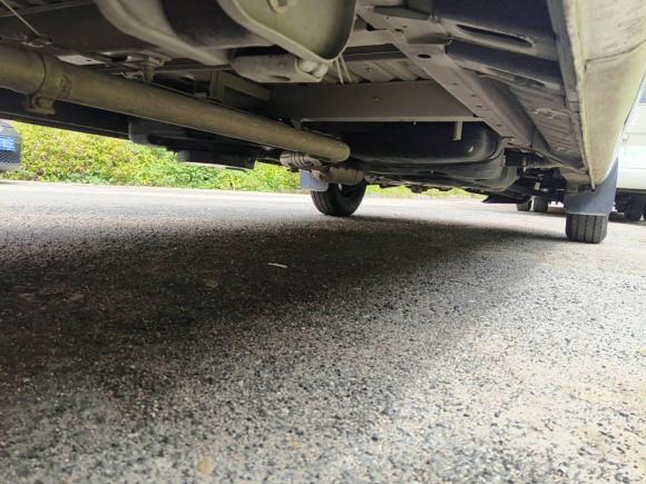 [青岛·鲁B] 二手上汽大通MAXUS新途V802023款 2.0T AMT经典城配王长轴中顶3座