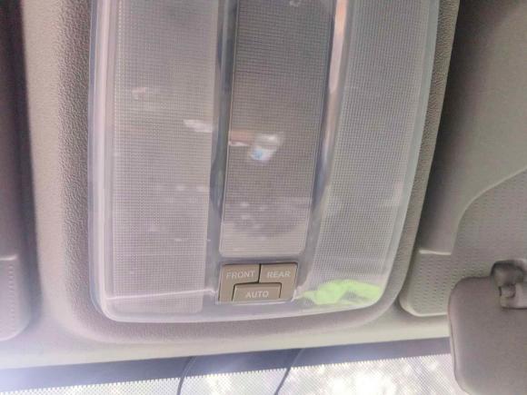 [苏州·苏U] 二手上汽大通MAXUS新途V802019款 2.5T经典款6挡手动傲运通短轴中顶5/6座