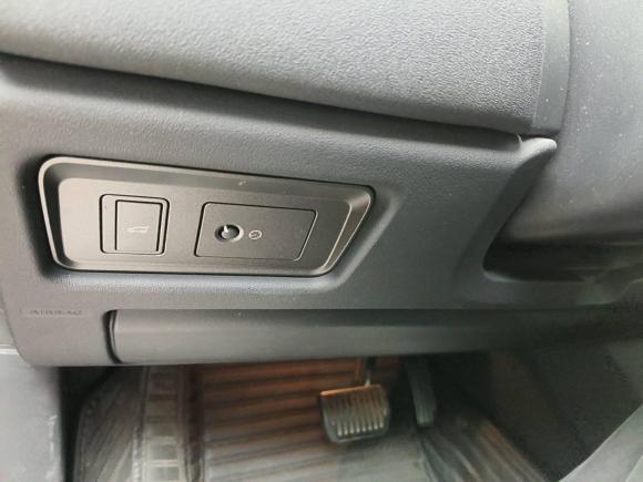 [杭州·浙A] 二手路虎揽胜极光2018款 240PS SE 智耀版