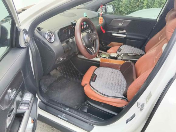 [广州·粤W] 二手奔驰奔驰GLA2022款 改款 GLA 200