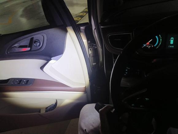 [上海·沪D] 二手别克别克GL82014款 3.0L XT豪华商务旗舰版